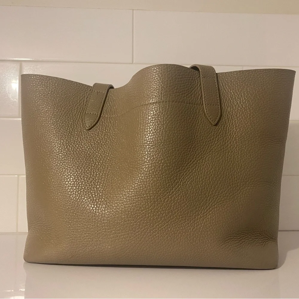 CUYANA Small Classic Structured Tote - Pebbled Leather - Picture 12 of 16